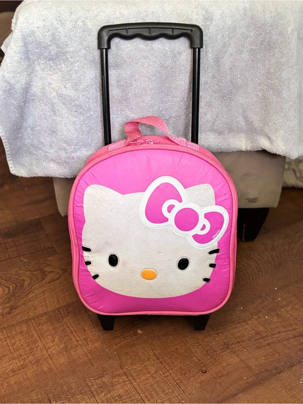Sanrio Hello Kitty Pink Rolling Kids suitcase